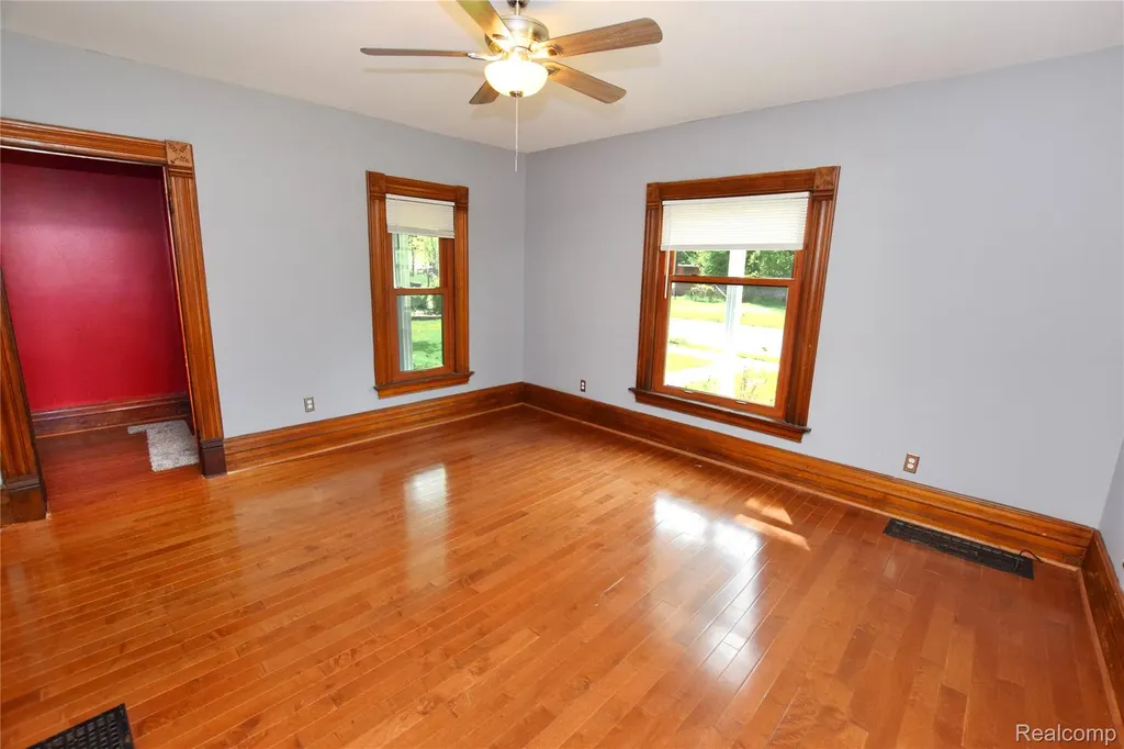 404 N Adelaide Street Fenton City MI 48430