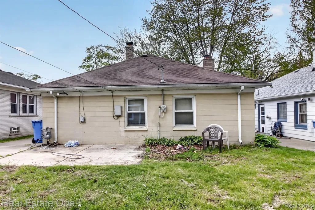 7420 Drexel Street Dearborn Heights City MI 48127
