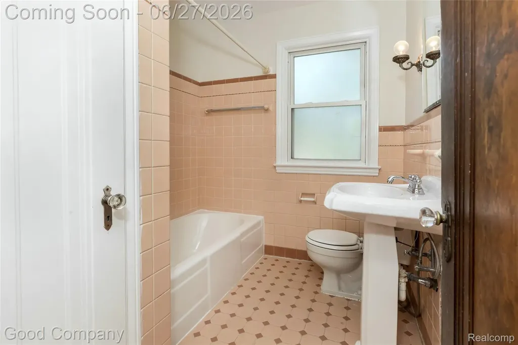 880 Notre Dame Street Grosse Pointe City MI 48230