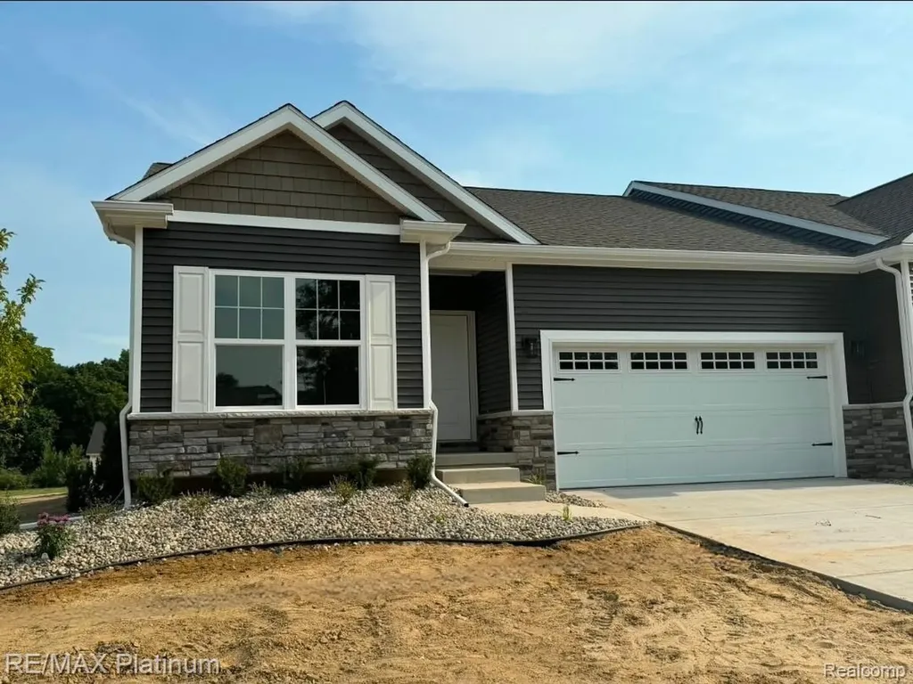 856 Oakwood Circle Fenton City MI 48430