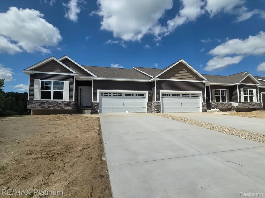 856 Oakwood Circle Fenton City MI 48430