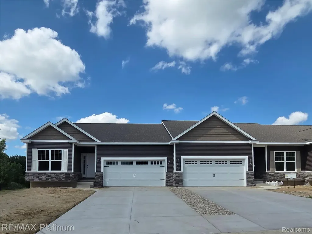 856 Oakwood Circle Fenton City MI 48430