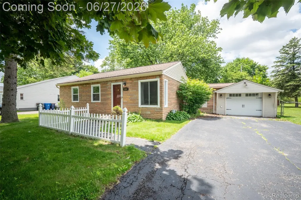 2347 Pauline Drive Waterford Charter Township MI 48329