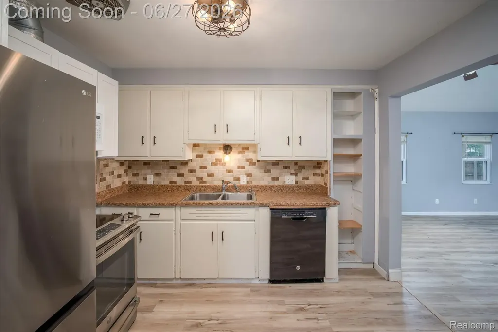 2347 Pauline Drive Waterford Charter Township MI 48329