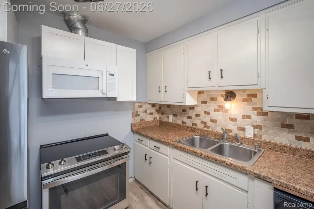 2347 Pauline Drive Waterford Charter Township MI 48329