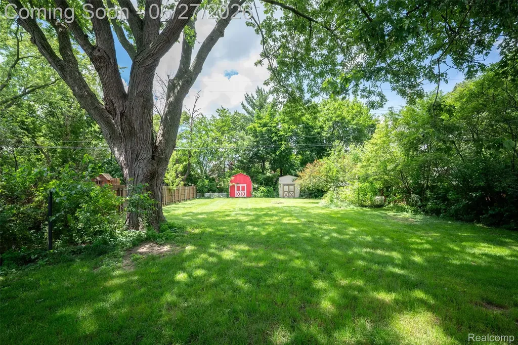2347 Pauline Drive Waterford Charter Township MI 48329