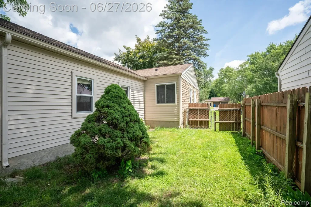 2347 Pauline Drive Waterford Charter Township MI 48329