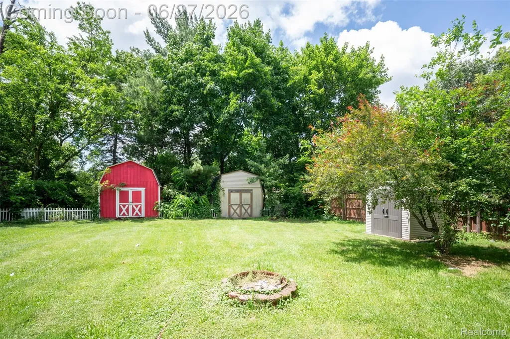 2347 Pauline Drive Waterford Charter Township MI 48329