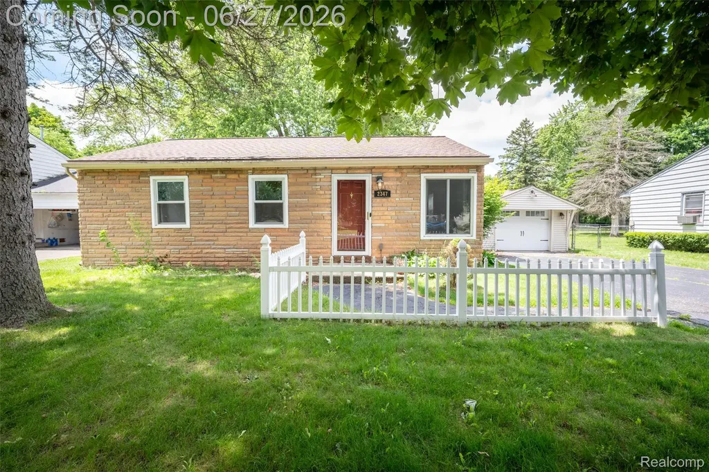 2347 Pauline Drive Waterford Charter Township MI 48329
