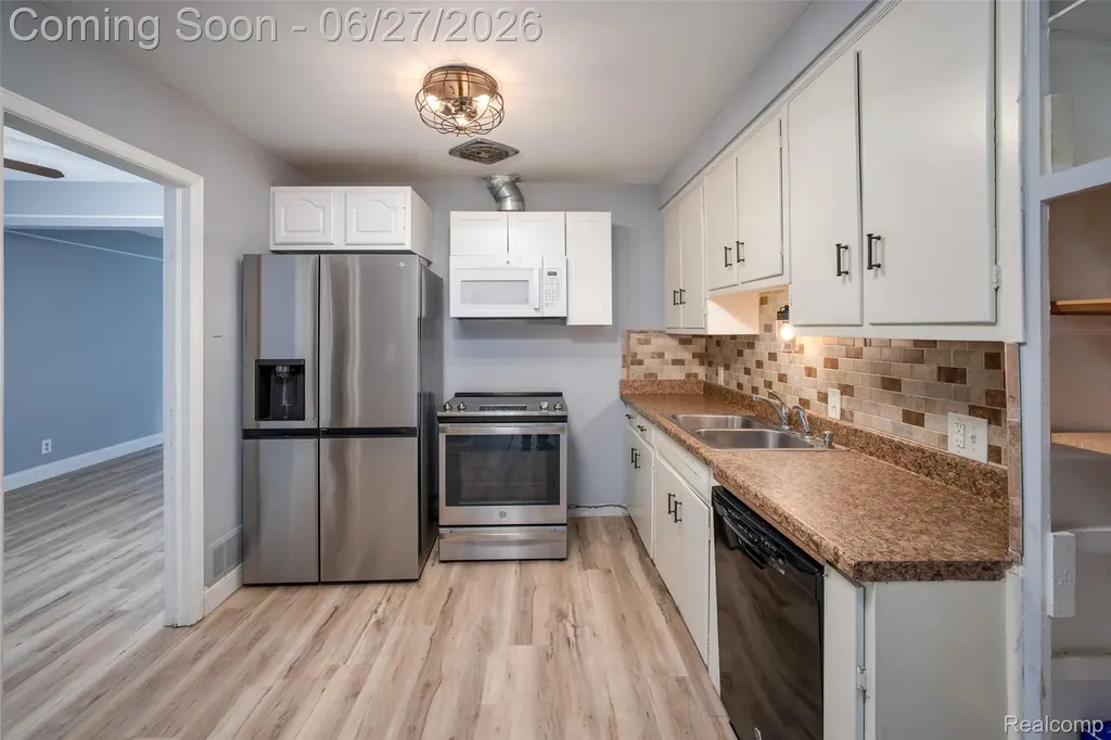 2347 Pauline Drive Waterford Charter Township MI 48329