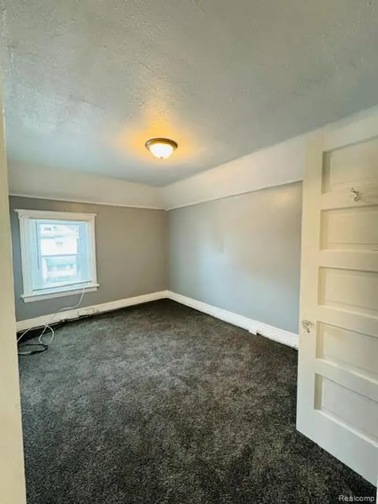7714 E Canfield Street Detroit City MI 48214