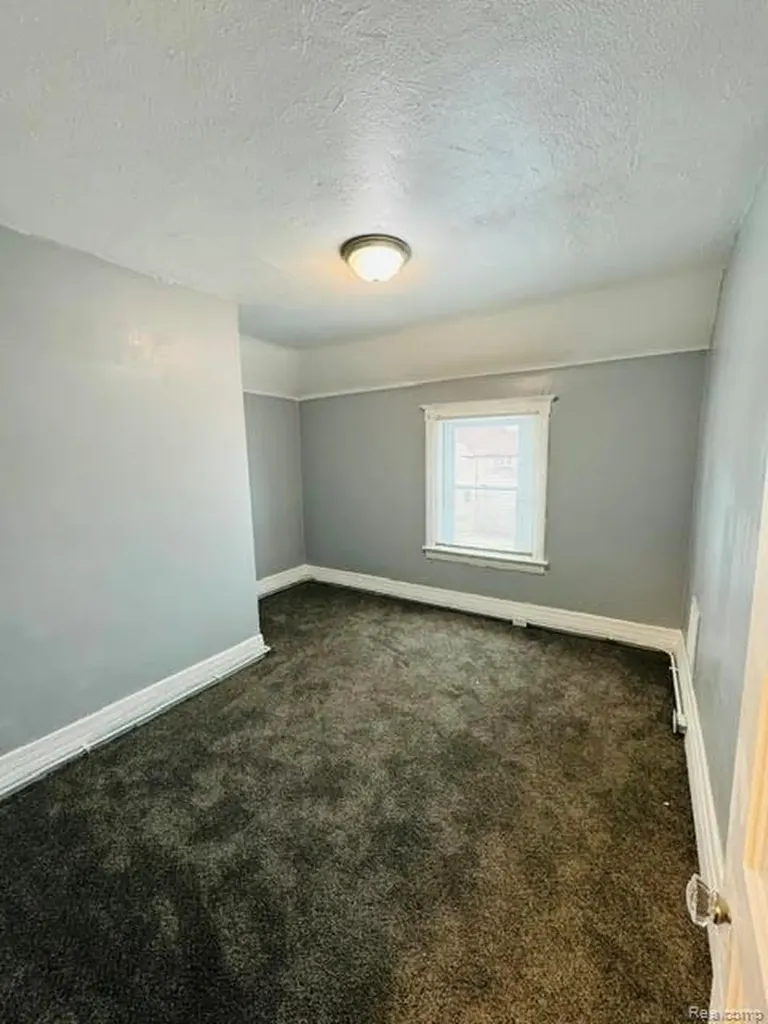7714 E Canfield Street Detroit City MI 48214