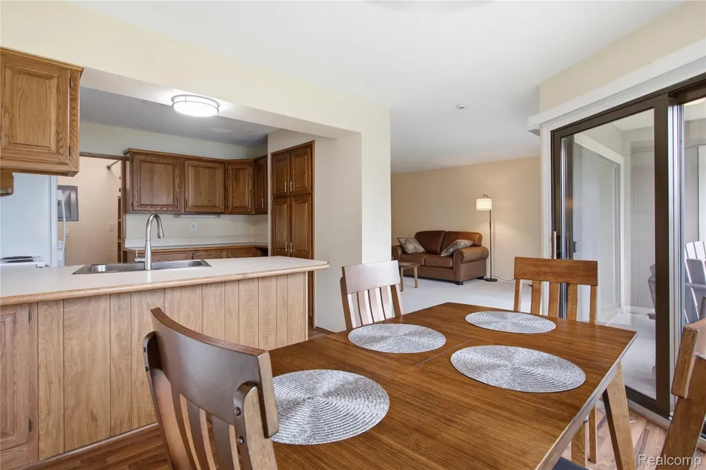 1695 Cliffs Landing Ypsilanti City MI 48198