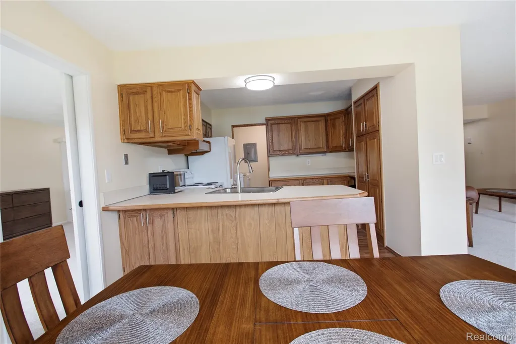 1695 Cliffs Landing Ypsilanti City MI 48198