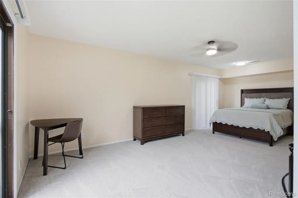 1695 Cliffs Landing Ypsilanti City MI 48198