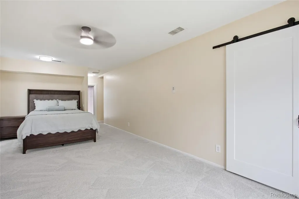 1695 Cliffs Landing Ypsilanti City MI 48198