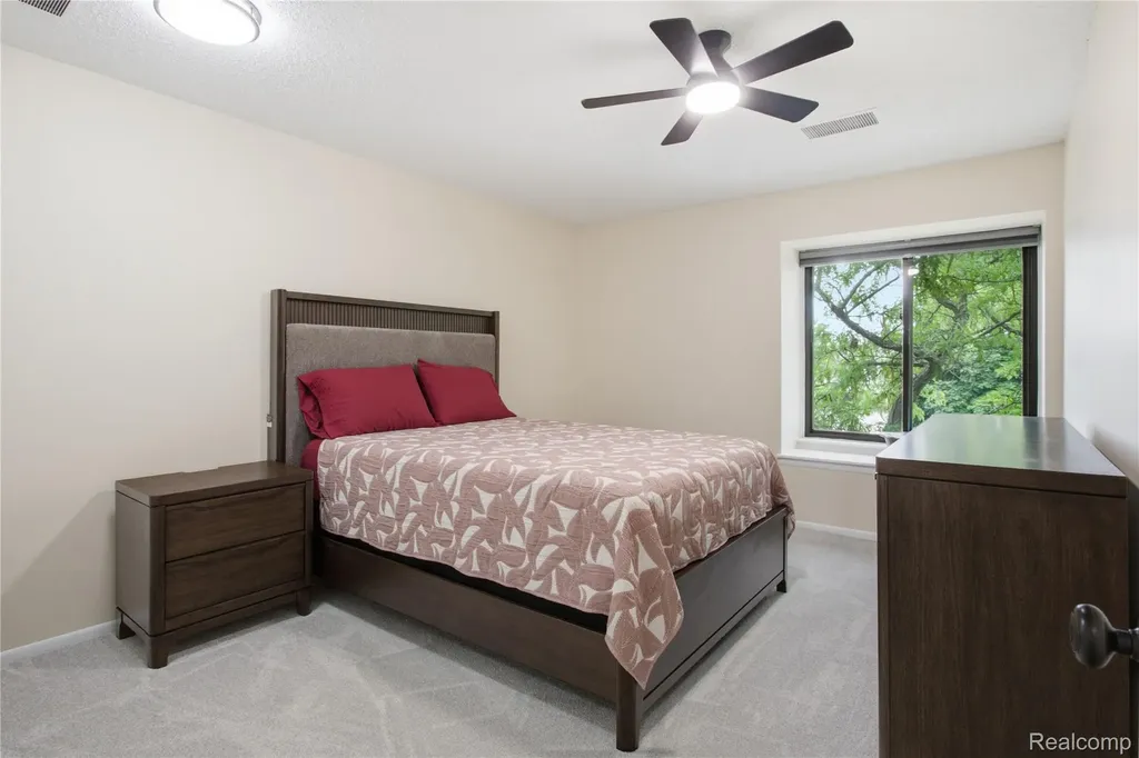 1695 Cliffs Landing Ypsilanti City MI 48198
