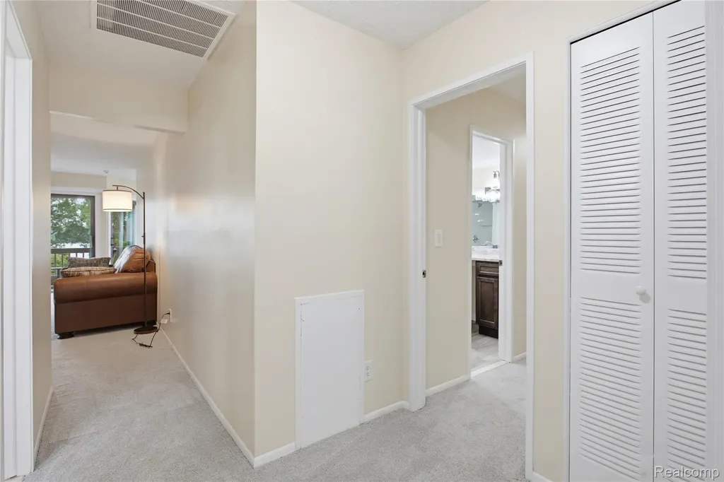 1695 Cliffs Landing Ypsilanti City MI 48198