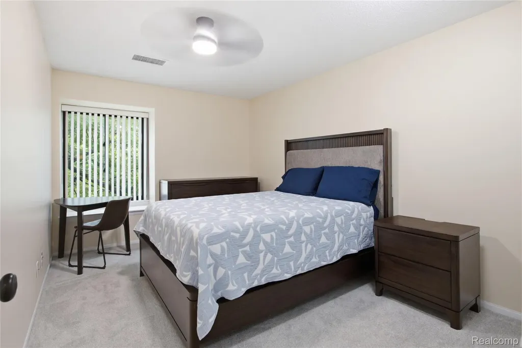 1695 Cliffs Landing Ypsilanti City MI 48198