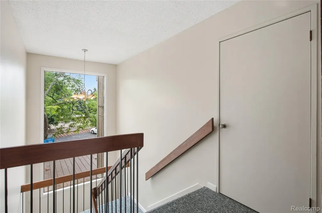 1695 Cliffs Landing Ypsilanti City MI 48198