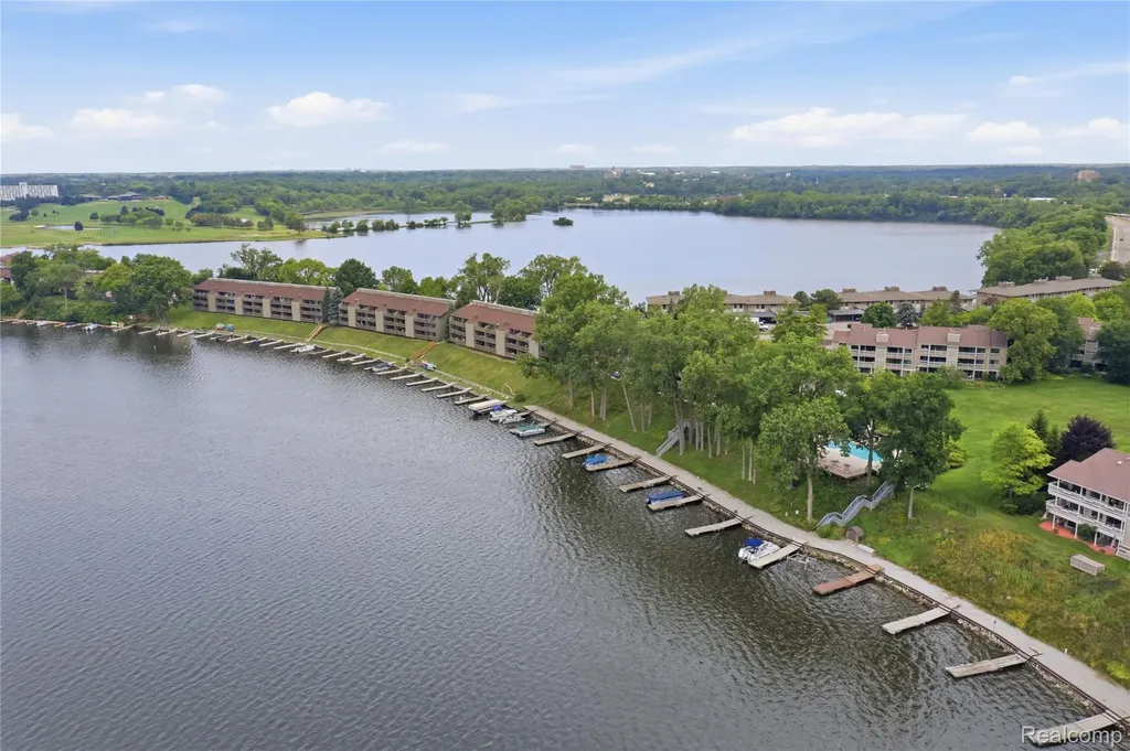 1695 Cliffs Landing Ypsilanti City MI 48198