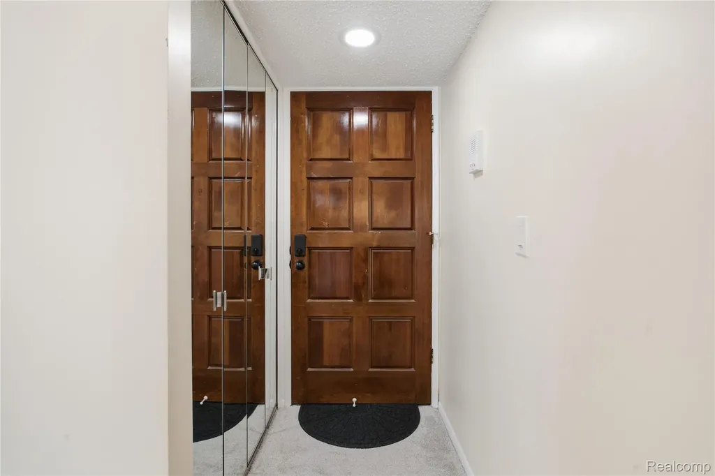 1695 Cliffs Landing Ypsilanti City MI 48198