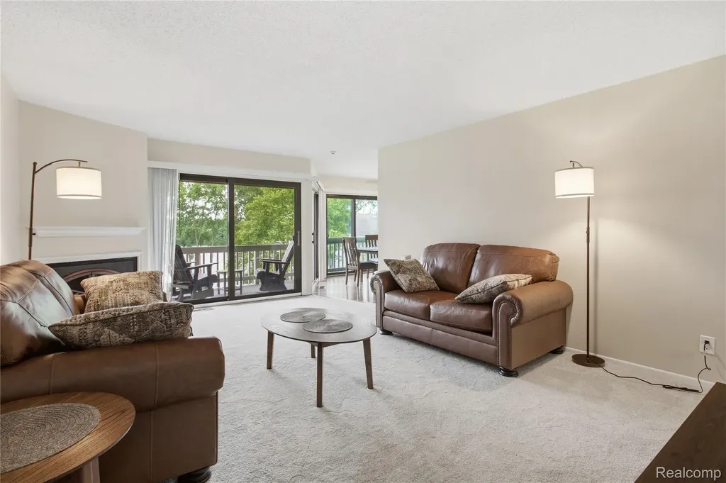 1695 Cliffs Landing Ypsilanti City MI 48198