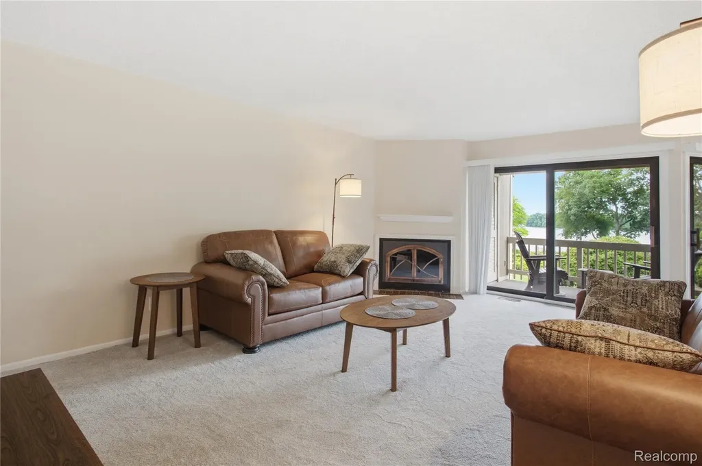 1695 Cliffs Landing Ypsilanti City MI 48198