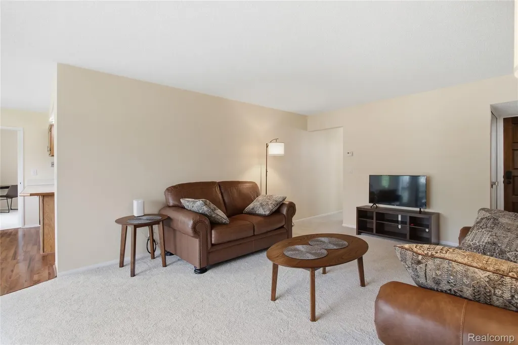 1695 Cliffs Landing Ypsilanti City MI 48198