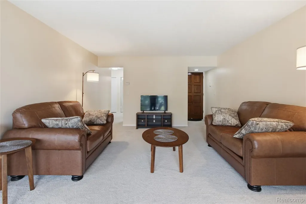 1695 Cliffs Landing Ypsilanti City MI 48198
