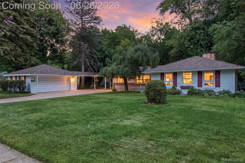 32425 Cloverdale Avenue Farmington City MI 48336