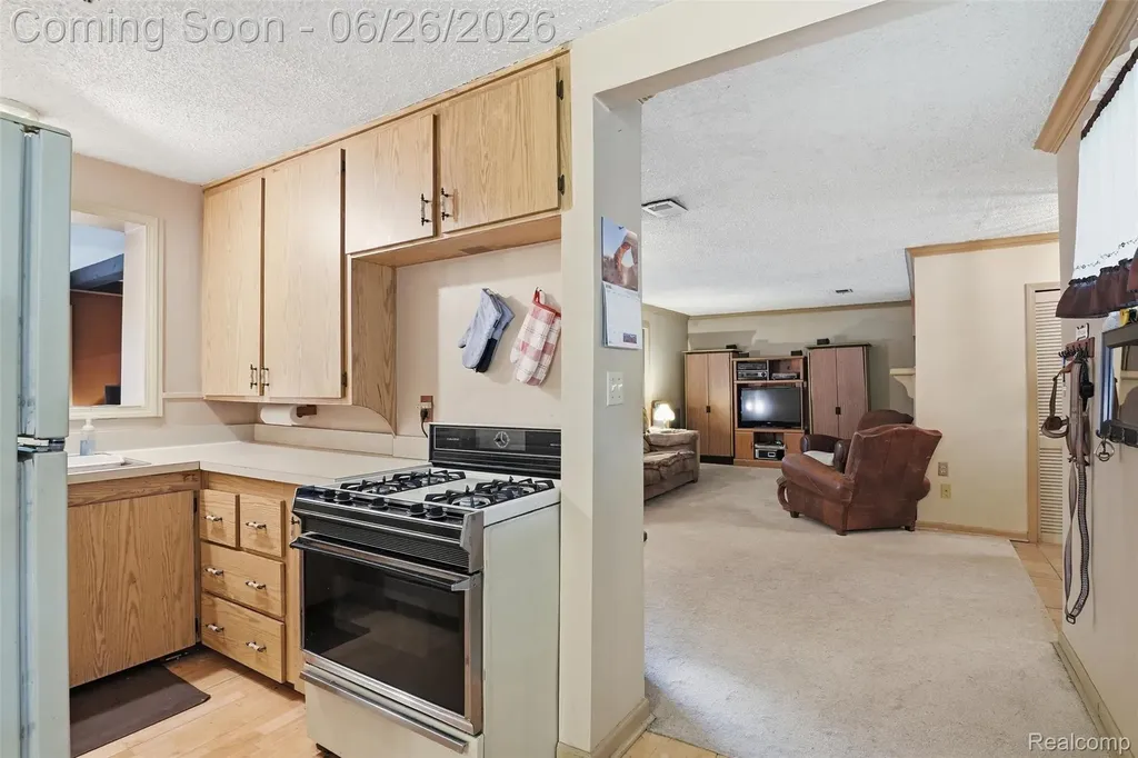 32425 Cloverdale Avenue Farmington City MI 48336