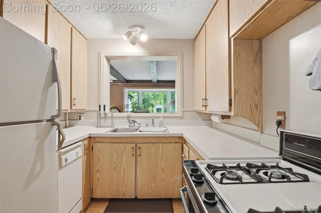 32425 Cloverdale Avenue Farmington City MI 48336