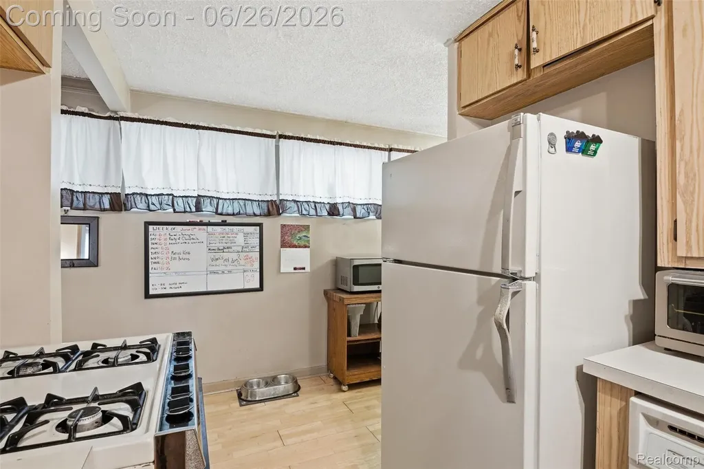 32425 Cloverdale Avenue Farmington City MI 48336