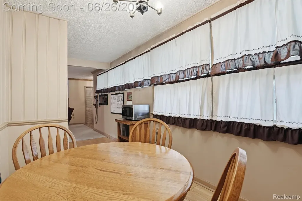 32425 Cloverdale Avenue Farmington City MI 48336