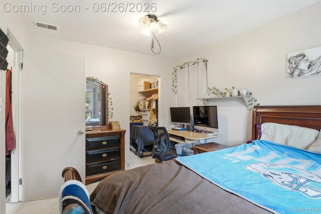 32425 Cloverdale Avenue Farmington City MI 48336