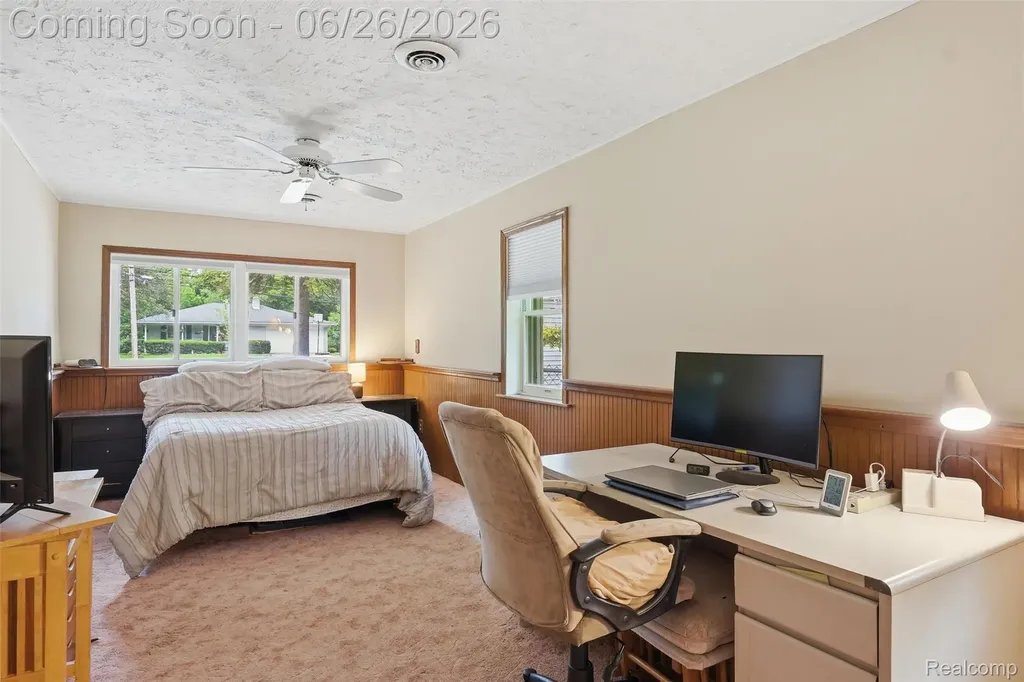 32425 Cloverdale Avenue Farmington City MI 48336