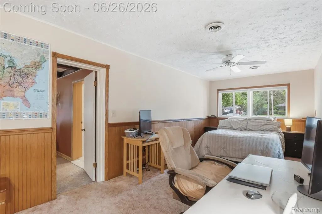 32425 Cloverdale Avenue Farmington City MI 48336