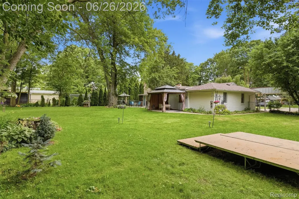 32425 Cloverdale Avenue Farmington City MI 48336