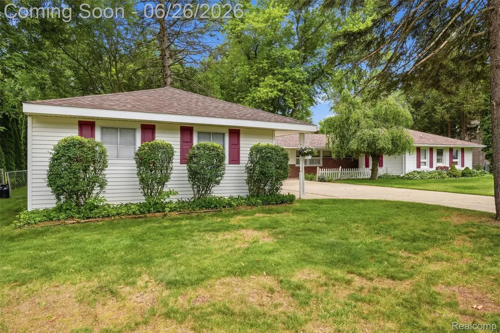 32425 Cloverdale Avenue Farmington City MI 48336