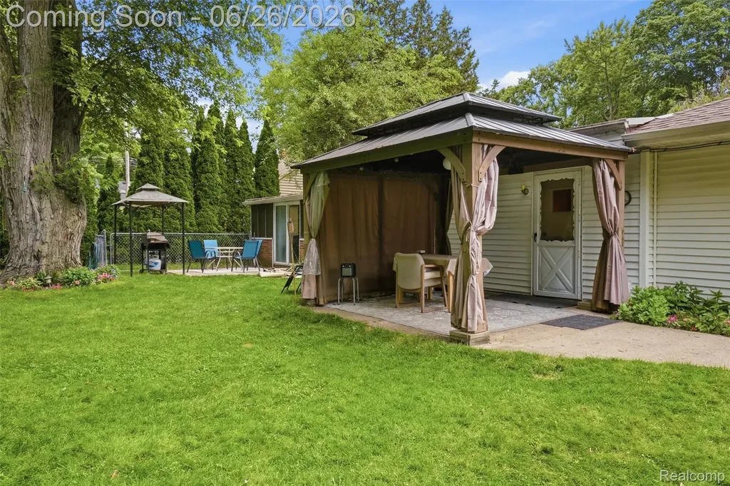 32425 Cloverdale Avenue Farmington City MI 48336