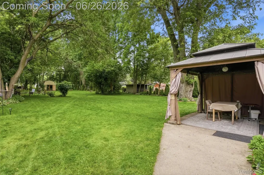 32425 Cloverdale Avenue Farmington City MI 48336