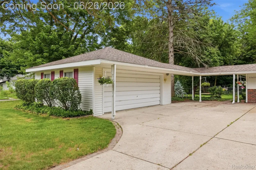 32425 Cloverdale Avenue Farmington City MI 48336