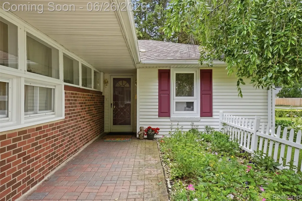 32425 Cloverdale Avenue Farmington City MI 48336