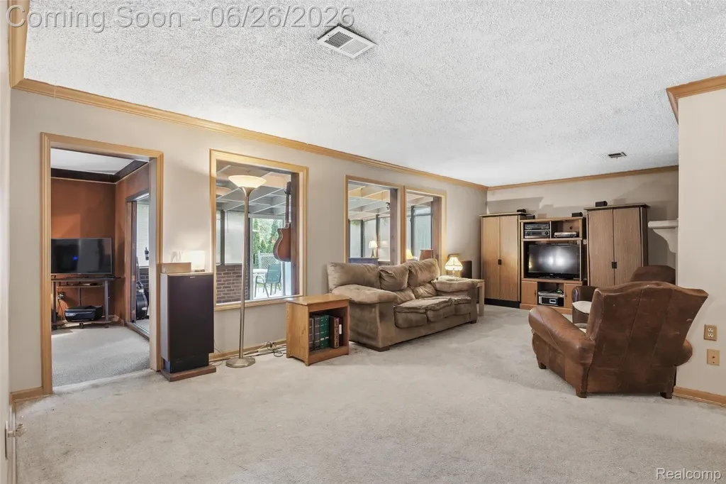 32425 Cloverdale Avenue Farmington City MI 48336