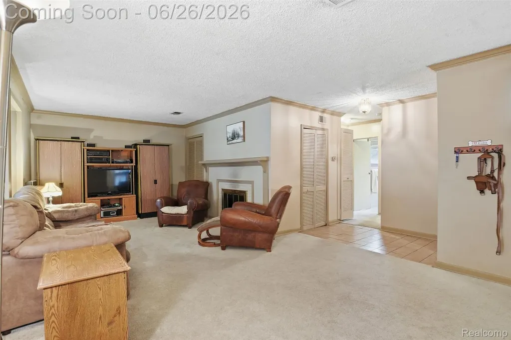 32425 Cloverdale Avenue Farmington City MI 48336