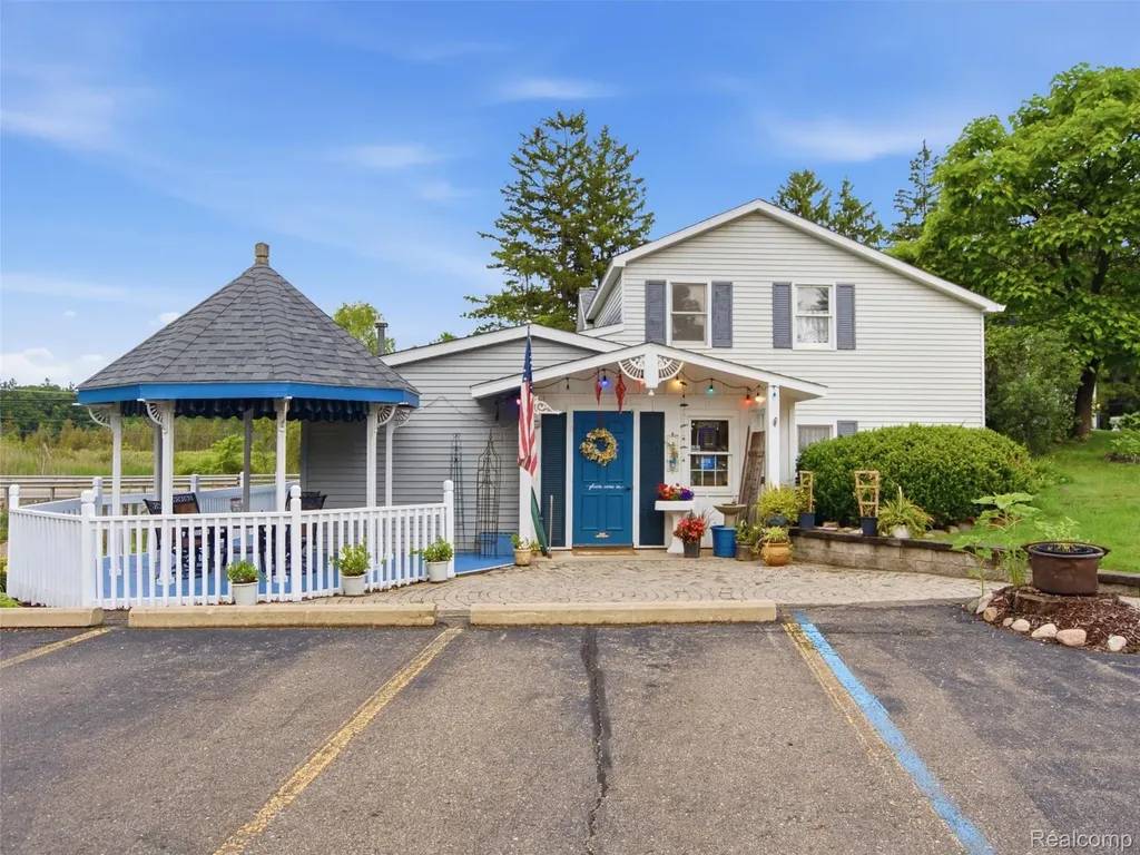 425 S Ortonville Road Orion Charter Township MI 48462