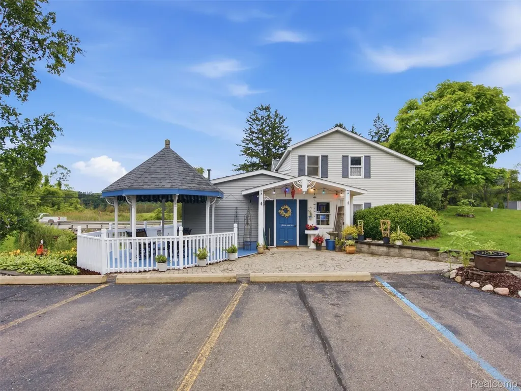 425 S Ortonville Road Orion Charter Township MI 48462