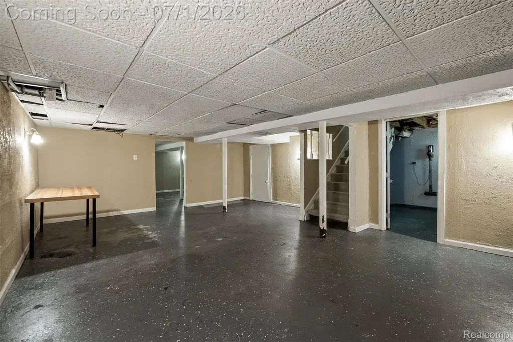 21641 Sussex Street Oak Park City MI 48237