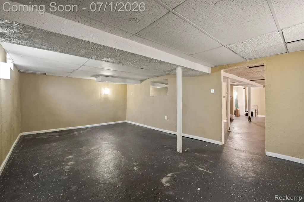 21641 Sussex Street Oak Park City MI 48237